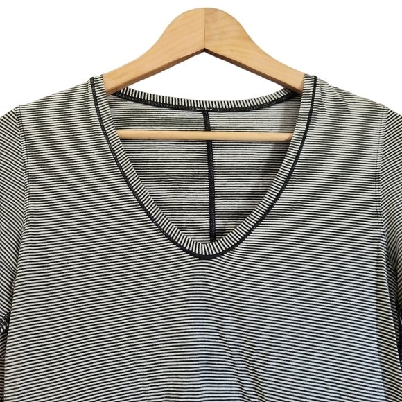 Lululemon Yogini 5 Year Long Sleeve Scoop Neck Pullover T Shirt Stripe - Picture 4 of 8